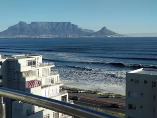 R900, Beachfront Apartment Bloubergstrand Cape Town