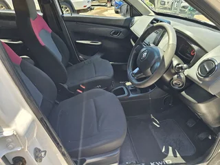 2018 Renault kwid 1.0 Automatic Full service history Spare keys