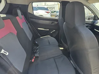 2018 Renault kwid 1.0 Automatic Full service history Spare keys