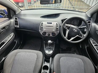 Automatic.2011 Hyundai i20 1.4i full service history Spare keys