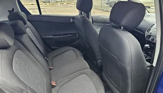 Automatic.2011 Hyundai i20 1.4i full service history Spare keys