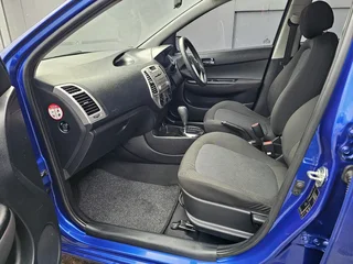 Automatic.2011 Hyundai i20 1.4i full service history Spare keys