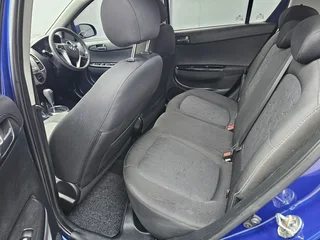 Automatic.2011 Hyundai i20 1.4i full service history Spare keys