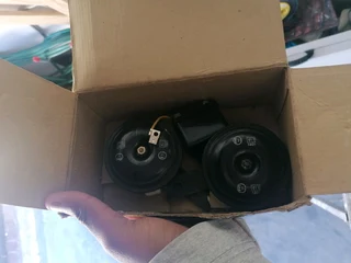 Set of car hooter set