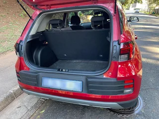 2023 Hyundai Venue – Only 13 000 km! Full Service &amp; Maintenance Plan – Excellent Condition