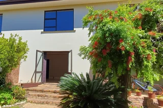 2 Bedroom Duplex – Renovated, Secure, Quiet Complex – Bridgewater, Somerset West