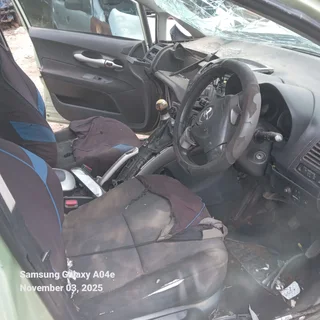 T74 - Toyota Corolla RunX 2004 Stripping 4 Spares