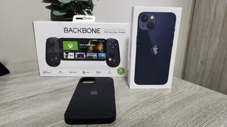 iPhone 13 &#43; Case &#43; Backbone Controller
