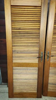 Louvre Double Doors with handles, hinges and locks