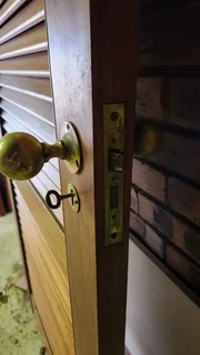Louvre Door including handles, locks and hinges