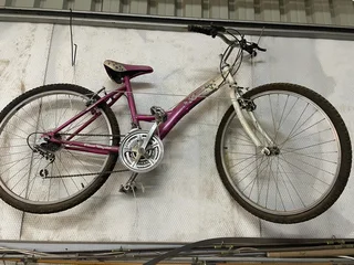 26&#34; 18 Speed Girls Bicycle