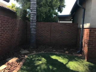 2 bed, 2 bath, 2 garage Ilanga Place townhouse to rent.