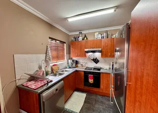 2 bed, 2 bath, 2 garage Ilanga Place townhouse to rent.