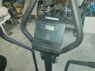 Tojan glide cycle 500 selling R2500 good condition and Adjustable Bench Press 2x5kg wight R1800