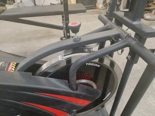 Tojan glide cycle 500 selling R2500 good condition and Adjustable Bench Press 2x5kg wight R1800