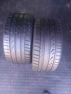 275/30/20 × 2 BRIDGESTONE RUNFLAT. 80% LIFE