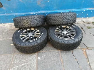 A set of 17inch original Toyota 4x4 mags 6x139.7 PCD with BF Goodrich ko2 tyres still in perfect