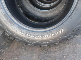 265/65/17 Bfgoodrich KO2 with 90% thread life