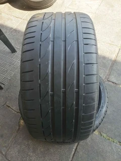 255/35 /19 Bridgestone 95%