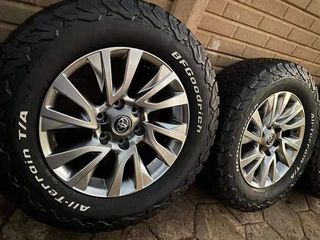 Toyota rims 18inch with tyres /fortuner/,hillux