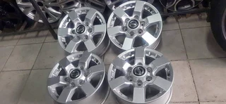 Clean Nissan  np300 size 16 original mags