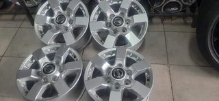 Clean Nissan  np300 size 16 original mags