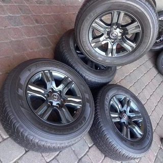 Toyota Hilux gd6 original mags size   17inch