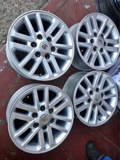 Toyota hilux mags size 17 set originals