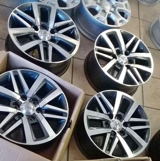 18inch Toyota Hilux/Fortuner original mags set