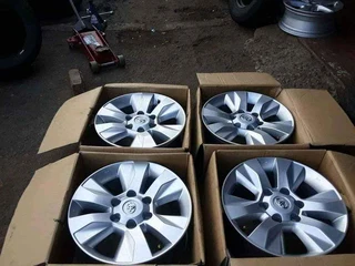 Toyota hilux mags size 17 original for sell