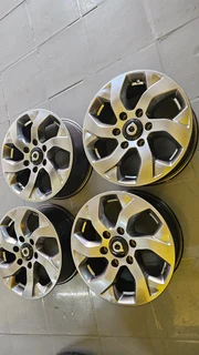 A Set Of Gwm P Series 18 Oem Rims