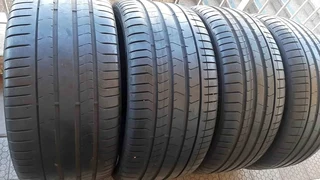 Set of 315/35/22 and 275/40/22 pirelli p zero all runflat in perfect condition