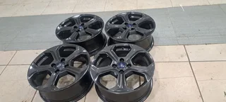 17inch Ford St mags available