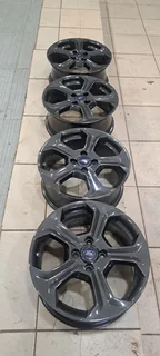 17inch Ford St mags available