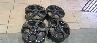 17inch Ford St mags available