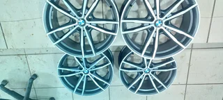A set of 19inch F30 BMW mags Narrow and Wide like new
