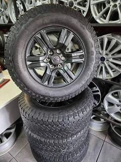 A set of 17inch gd6 mags and good seconhand tyres