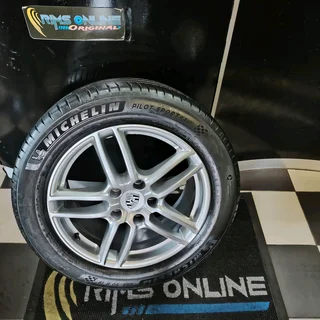 Porsche 19 Oem rims
