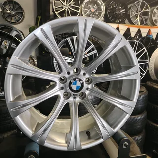 BMW M5 OEM 19