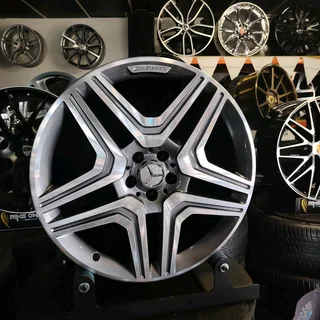 Merc ML 63 AMG Set OEM rims