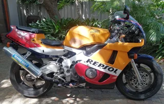 Honda CBR400RR (NC29)
