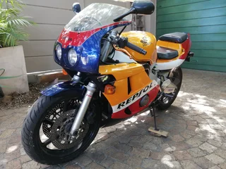 Honda CBR400RR (NC29)