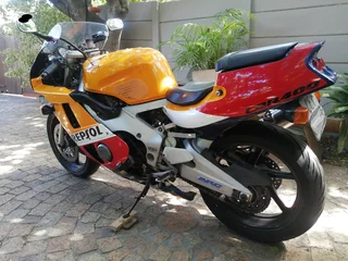 Honda CBR400RR (NC29)