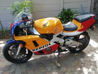 Honda CBR400RR (NC29)