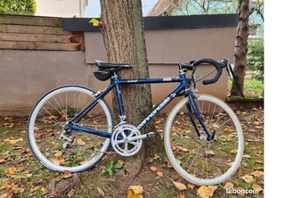 Cannondale R600 CAD2 handmade with Ultegra groupset. Bargain at only R4500. Call\watsapp 0838988613.