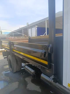 2015 TATA LPT 1116 6 CUBE TIPPER WITH CREW CAB