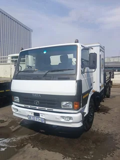 2015 Tata Lpt 1116 6 Cube Tipper With Crew Cab