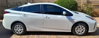 2022 Toyota Prius Hybrid Pearl White