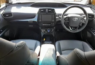 2022 Toyota Prius Hybrid Pearl White