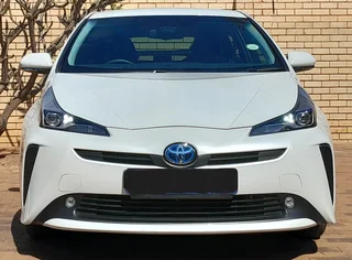 2022 Toyota Prius Hybrid Pearl White